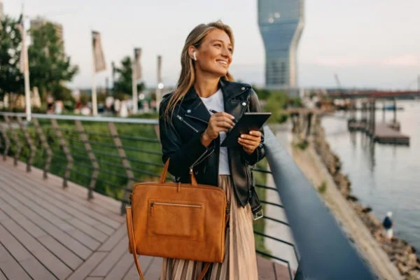 Women's Tote Bags: Spacious Style, Free Shipping - Hurry, Limited Stock!