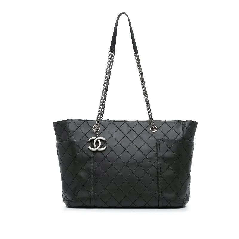 Women's Tote Bag with Magnetic Closure in Orange for Easy Access on the GoBlack Chanel Medium CC Stitched Calfskin Pocket Zipped Chain Tote Women's Tote Bag with Magnetic Closure in Orange for Easy Access on the GoBlack Chanel Medium CC Stitched Calfskin Pocket Zipped Chain Tote