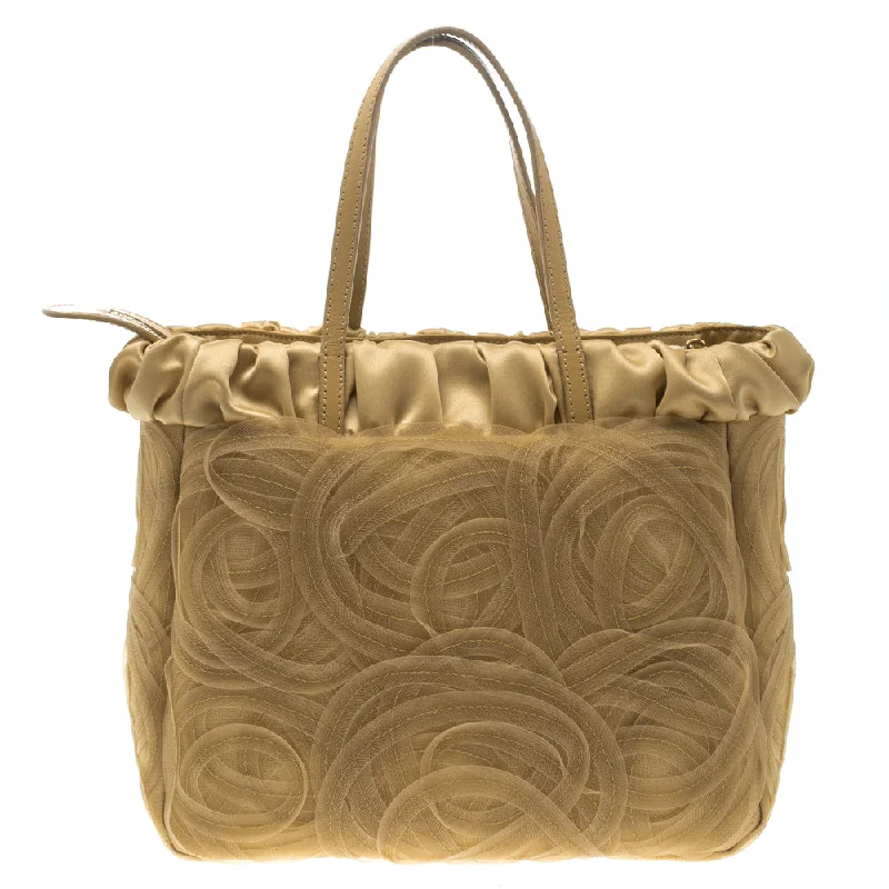 Quilted Tote Bag in Cream with Silver Hardware for a Classic and Sophisticated StyleAlberta Ferretti Beige Net And Satin Tote Quilted Tote Bag in Cream with Silver Hardware for a Classic and Sophisticated StyleAlberta Ferretti Beige Net And Satin Tote