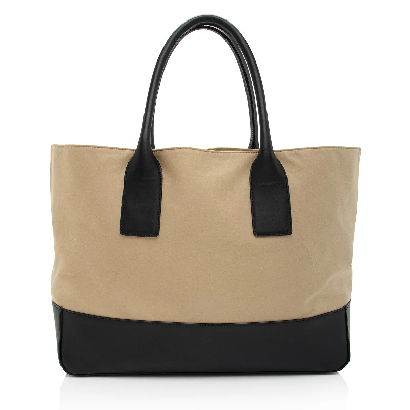 Embroidered Tote Bag in Beige with Floral Motifs for a Boho - Chic VibeBottega Veneta Canvas Calfskin Two Tone Tote Embroidered Tote Bag in Beige with Floral Motifs for a Boho - Chic VibeBottega Veneta Canvas Calfskin Two Tone Tote