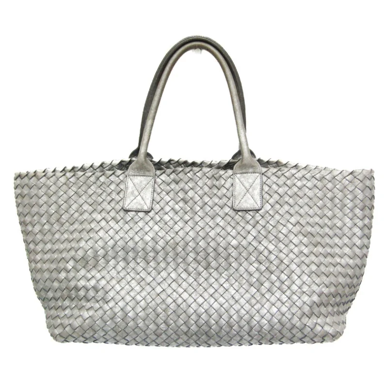 Metallic Tote Bag in Rose Gold with Chain Handles for a Glamorous Night OutBottega Veneta Intrecciato Leather Tote Bag (Pre-Owned) Metallic Tote Bag in Rose Gold with Chain Handles for a Glamorous Night OutBottega Veneta Intrecciato Leather Tote Bag (Pre-Owned)