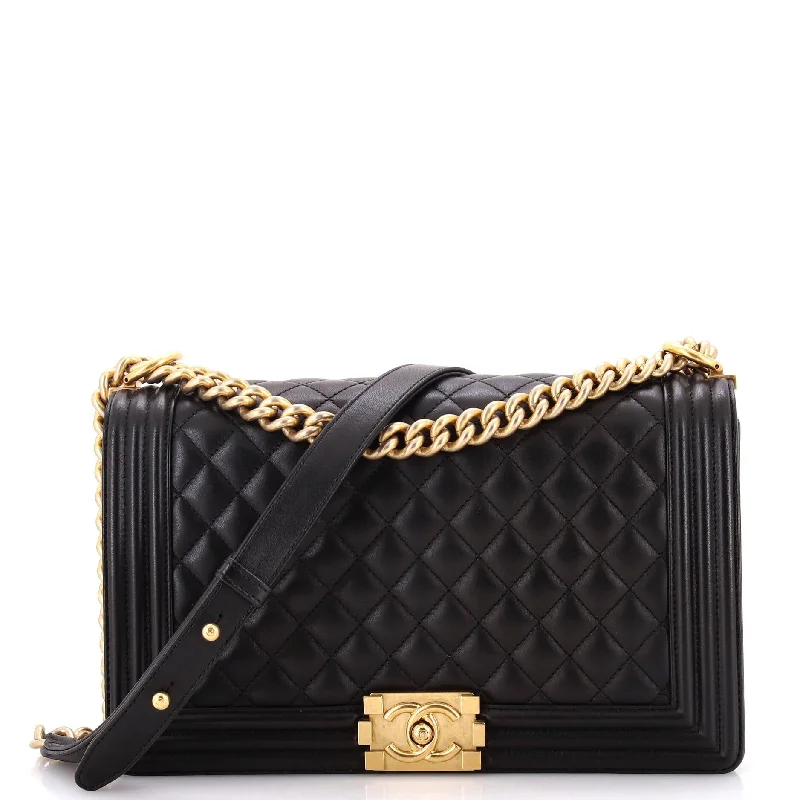 Leather Shoulder Bag with Magnetic Closure in Black for Quick AccessBoy Flap Bag Quilted Lambskin New Medium