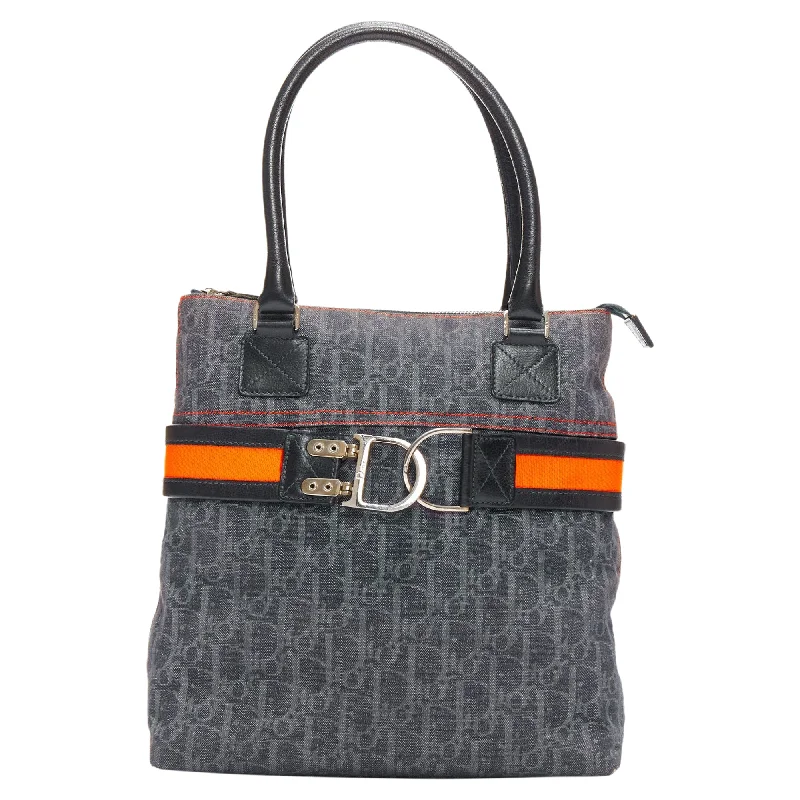 Women's Printed Tote Bag in Floral Patterns for a Spring - Themed Shopping TripChristian Dior Flight Oblique Trotter Tote Bag Women's Printed Tote Bag in Floral Patterns for a Spring - Themed Shopping TripChristian Dior Flight Oblique Trotter Tote Bag