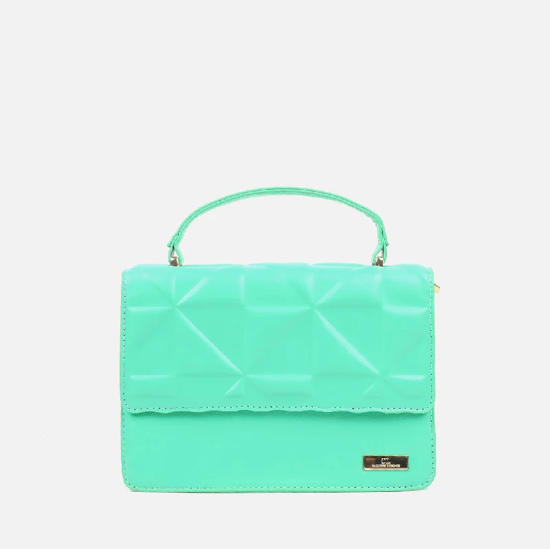 Quilted Shoulder Bag in Cream for a Classic and Elegant LookSilvia