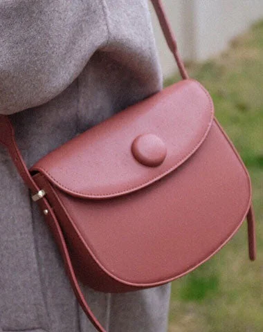 Shoulder Bag with Chain Strap in Silver for a Trendy AppearanceCute Leather Red Brown Womens Saddle Purse Saddle Shoulder Bag for Women Shoulder Bag with Chain Strap in Silver for a Trendy AppearanceCute Leather Red Brown Womens Saddle Purse Saddle Shoulder Bag for Women