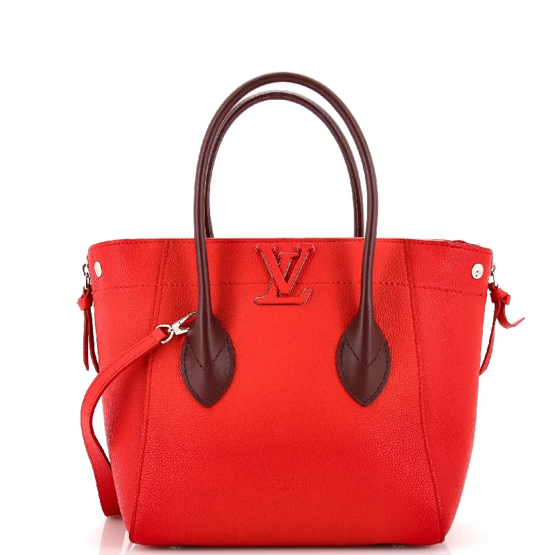 Shoulder Bag with Chain Strap in Silver for a Trendy AppearanceFreedom Handbag Calfskin Shoulder Bag with Chain Strap in Silver for a Trendy AppearanceFreedom Handbag Calfskin