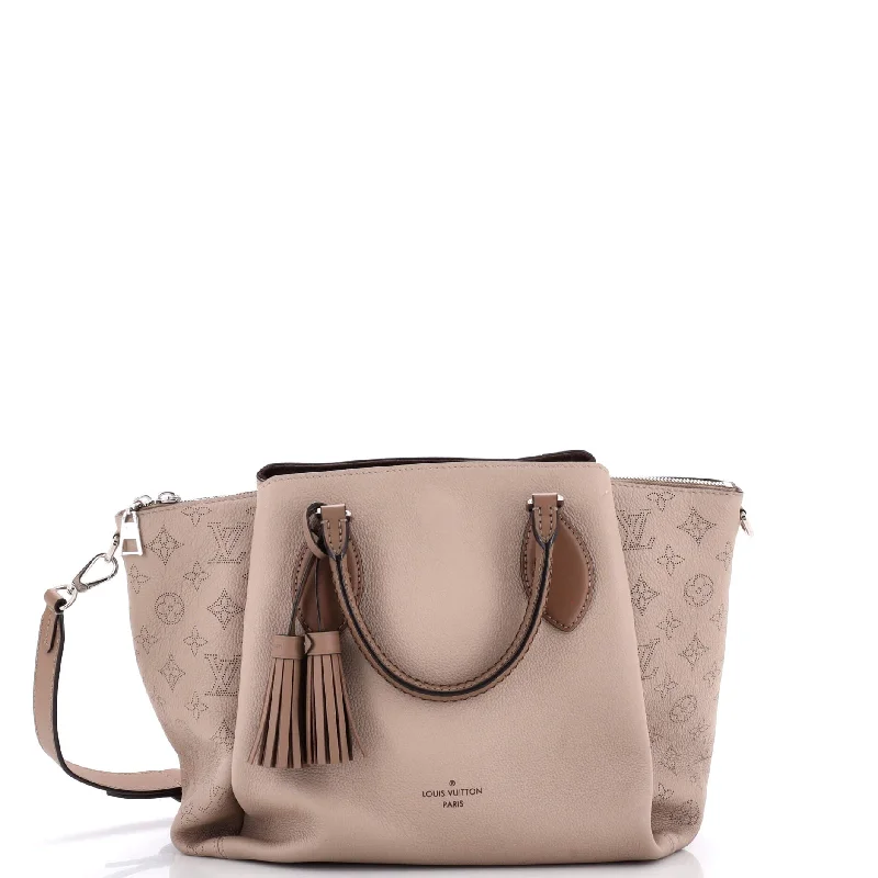 Quilted Shoulder Bag in Cream for a Classic and Elegant LookHaumea Handbag Mahina Leather Quilted Shoulder Bag in Cream for a Classic and Elegant LookHaumea Handbag Mahina Leather