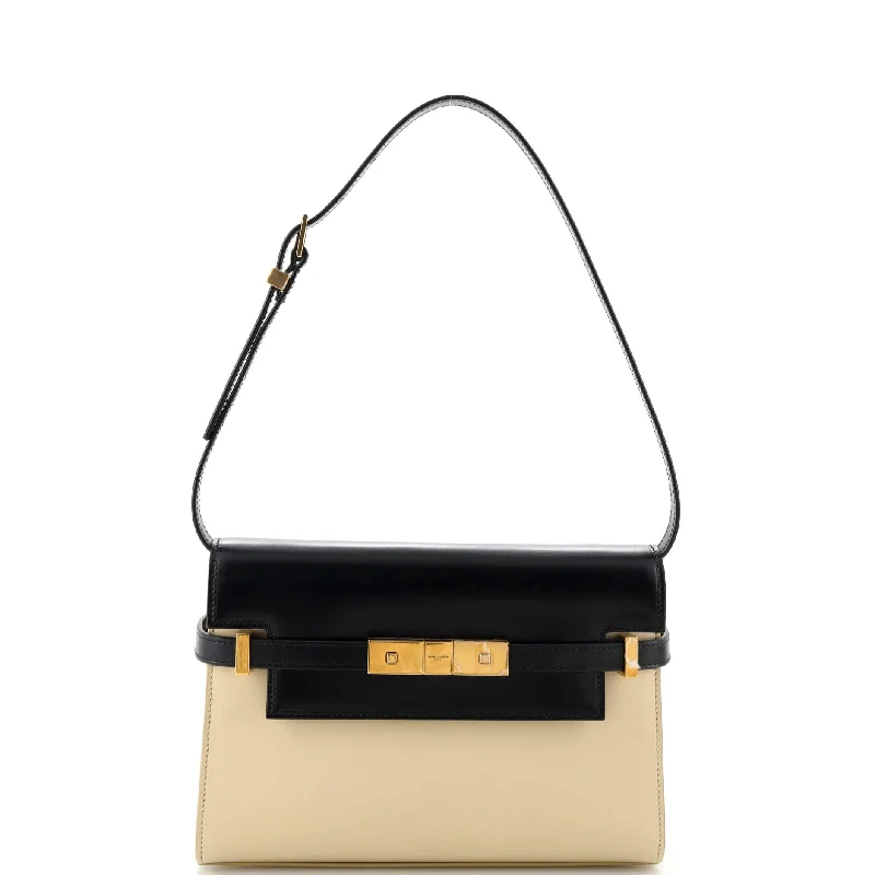 Shoulder Bag with Chain Strap in Silver for a Trendy AppearanceManhattan Shoulder Bag Leather Small Shoulder Bag with Chain Strap in Silver for a Trendy AppearanceManhattan Shoulder Bag Leather Small